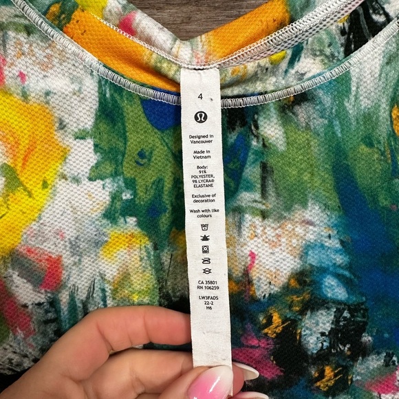 lululemon athletica Colorful Abstract Short Sleeve Tee - Picture 4 of 4